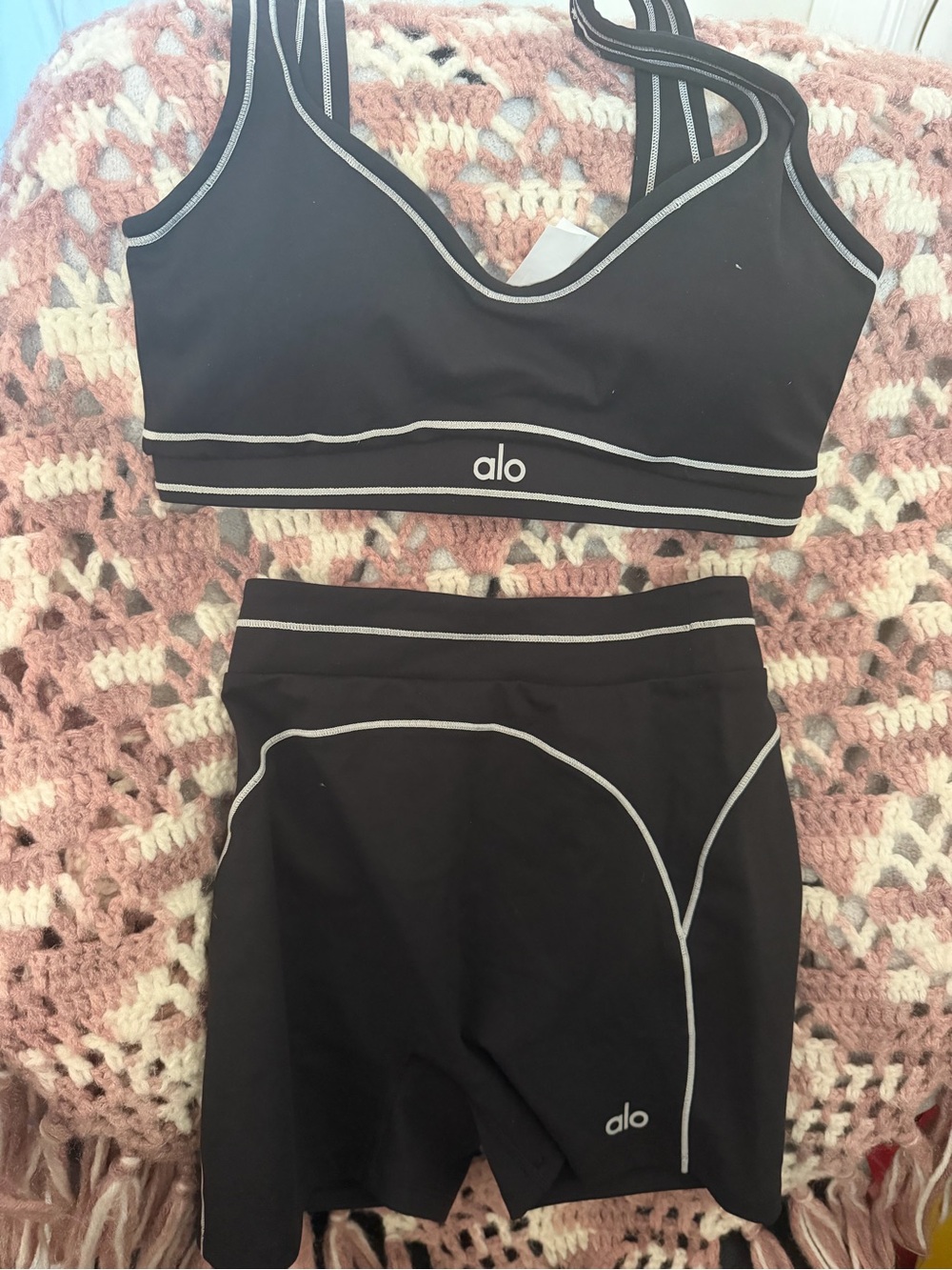 Alo Yoga Black Contrast Stitch Sports Bra & Biker Shorts Set Size M NWT